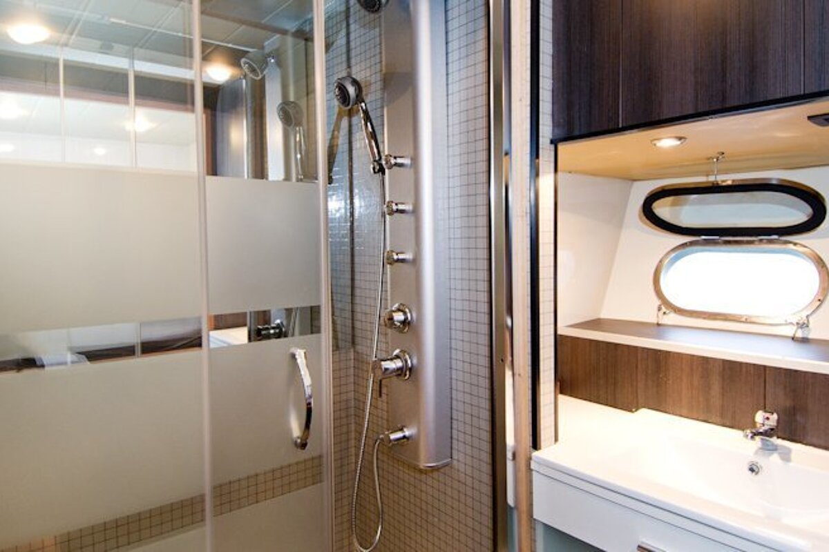 Ferretti 70' 21.7m Motor Yacht, Palma de Mallorca bathroom