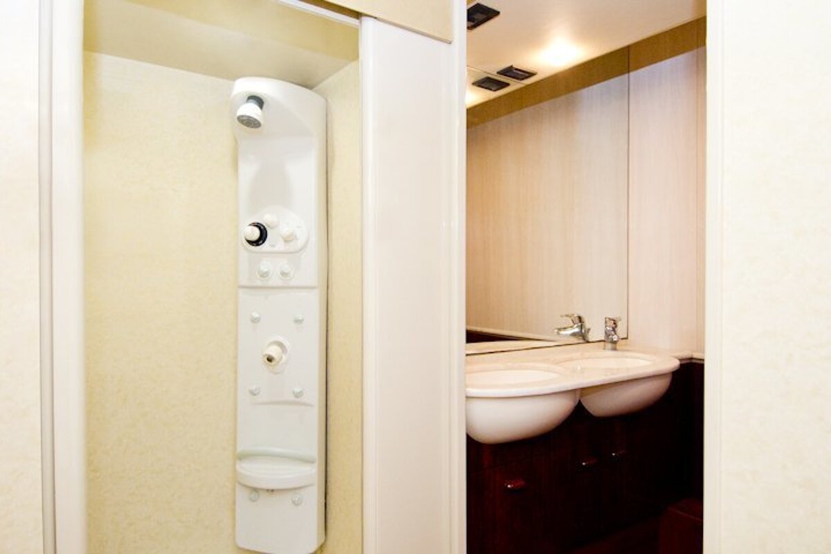 Ferretti 70' 21.7m Motor Yacht, Palma de Mallorca bathroom