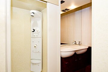 Ferretti 70' 21.7m Motor Yacht, Palma de Mallorca bathroom