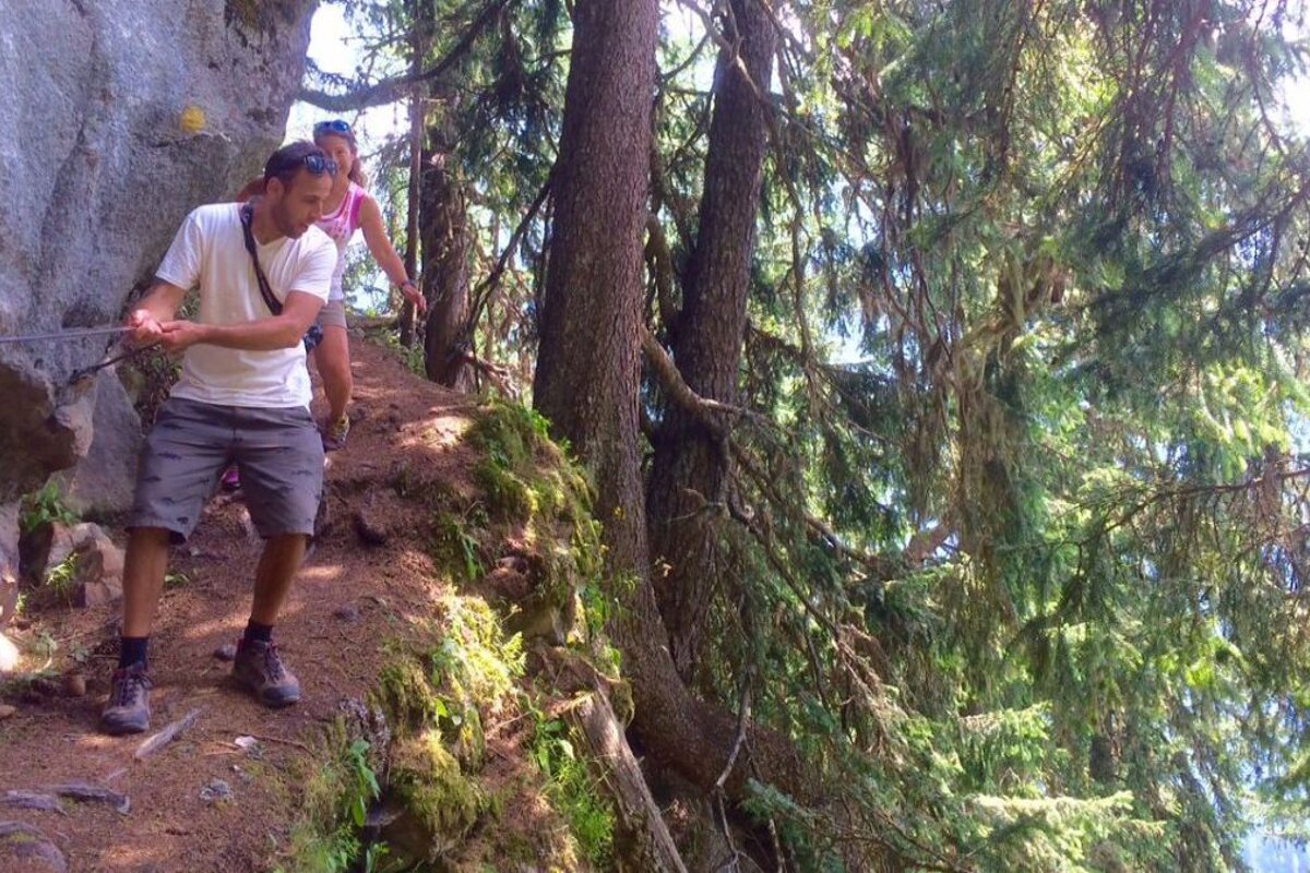 Hiking up to with Les Prapators via Le Chapeau