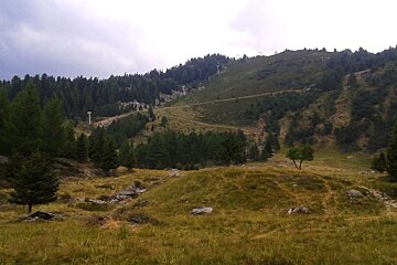 Hiking up to with Les Prapators via Le Chapeau