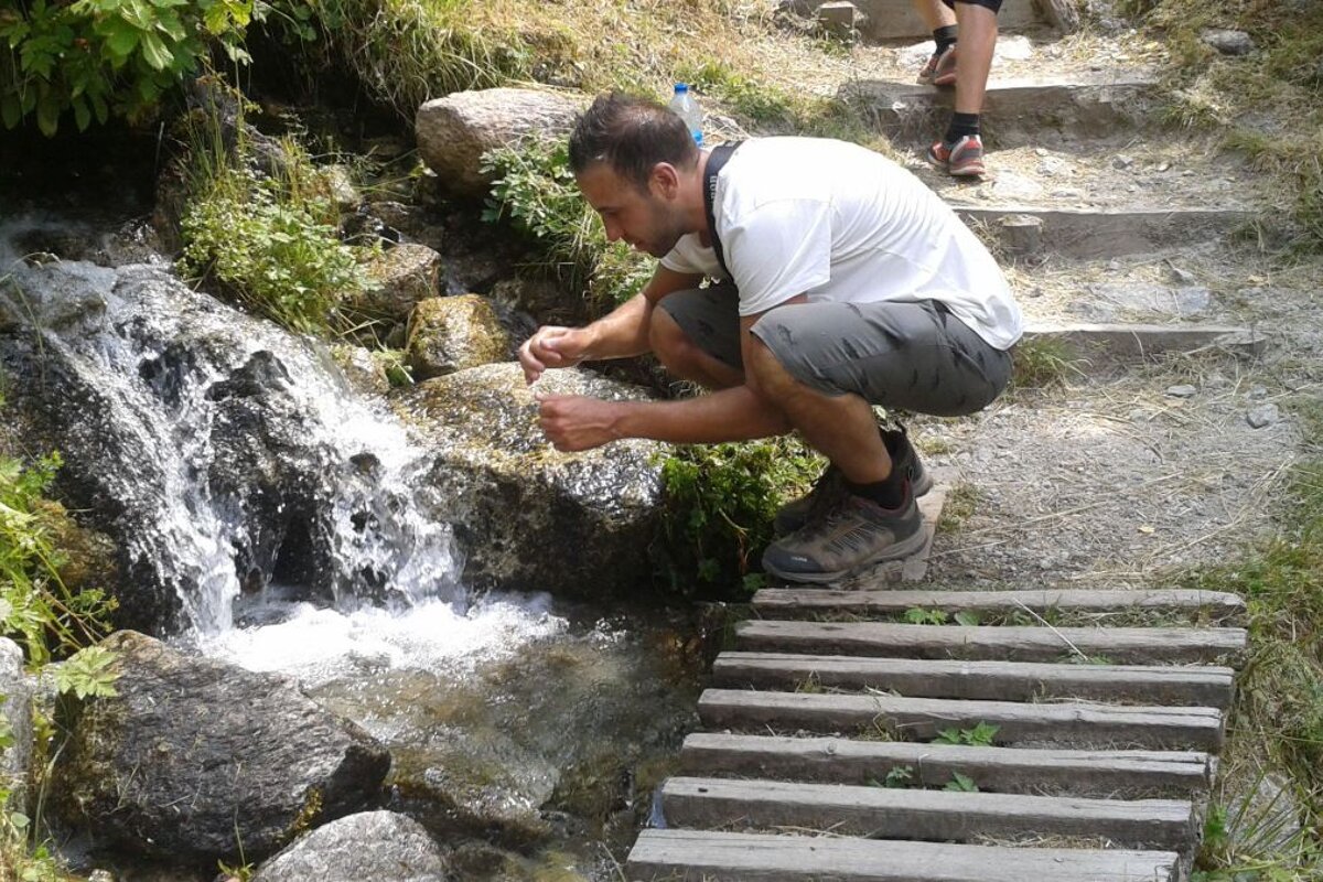 Hiking up to with Les Prapators via Le Chapeau