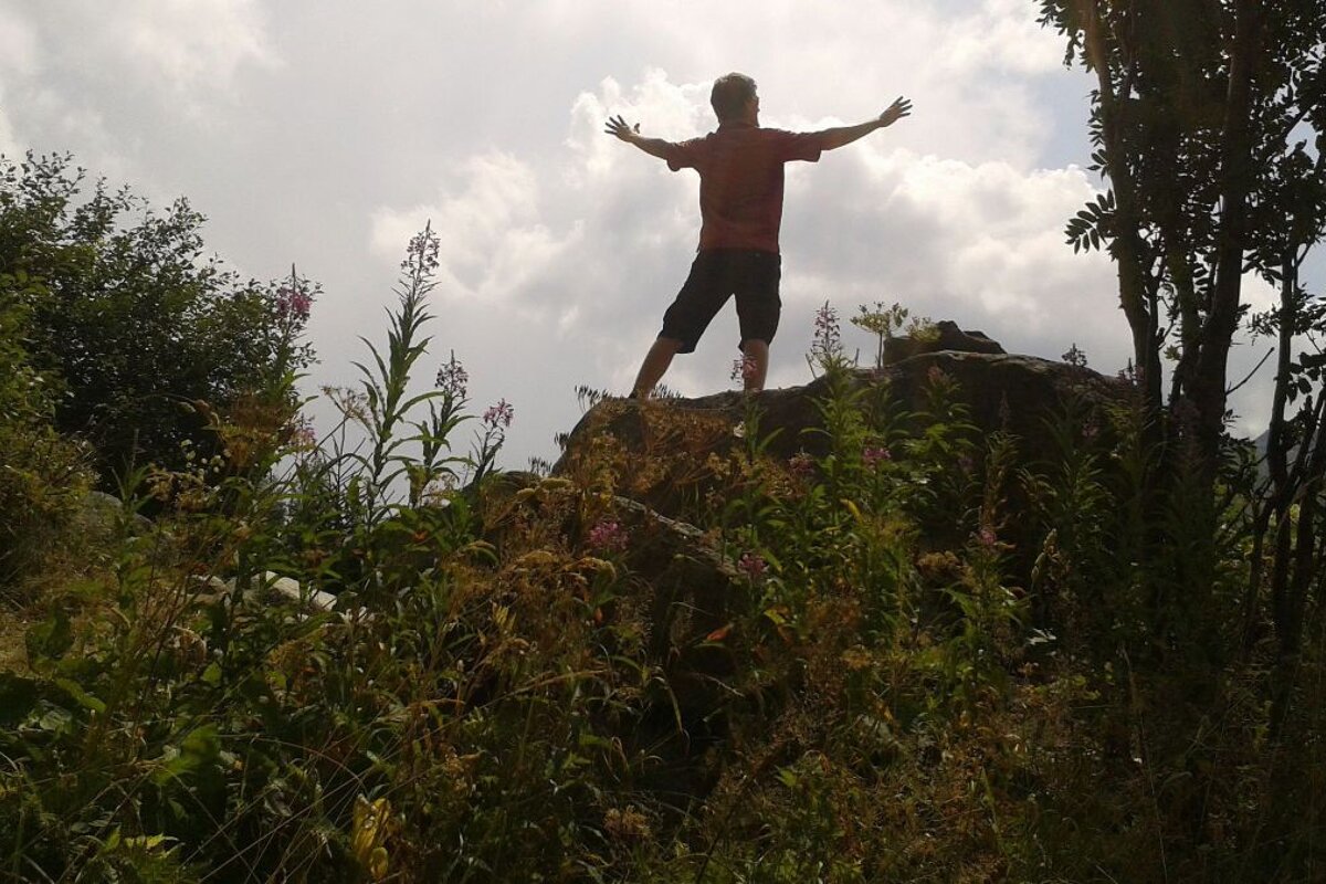 Hiking up to with Les Prapators via Le Chapeau