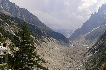 Hiking up to with Les Prapators via Le Chapeau