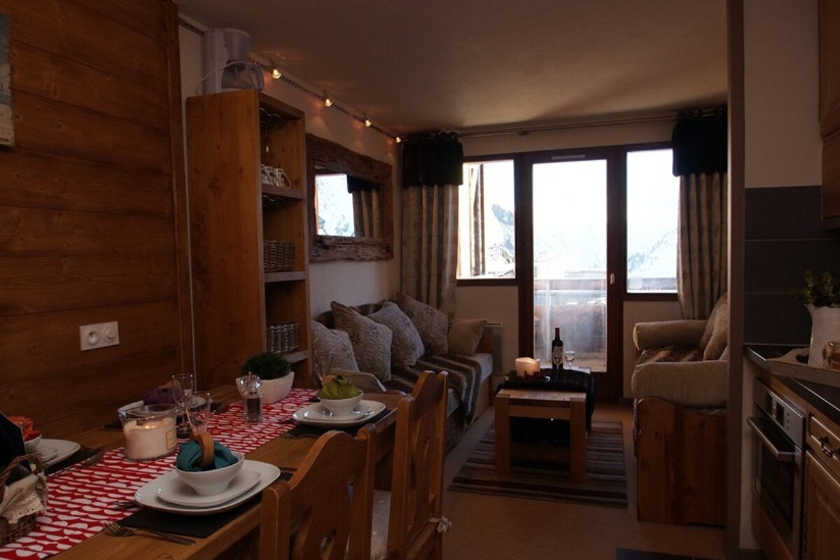 Chamois Apartment, Avoriaz dining room 
