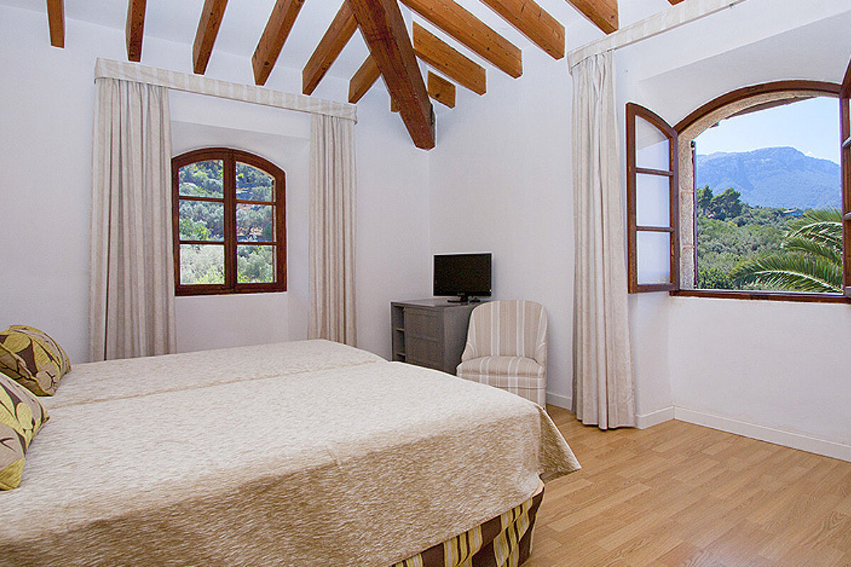 Costa D'Or Hotel, Deia twin bedroom