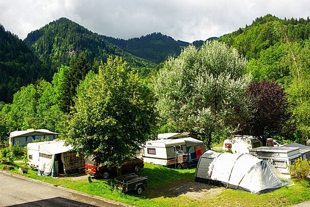 Campsite in Saint Jean d'aulps with caravans in the trees