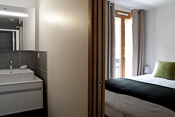 Deuxieme Ligne Apartment, Argentiere double bedroom