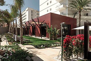 Free Spa Treatment & Daily Spa Access with stays at Luxury Beach Hotel  relaxation area