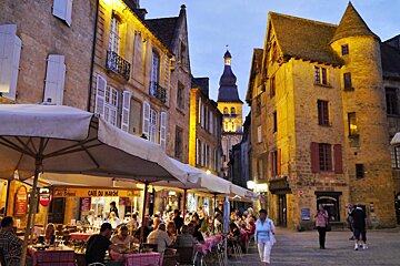 Evening in the main square in sarlat