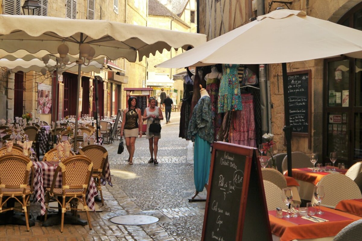 a lane with shops & restaurants in sarlat