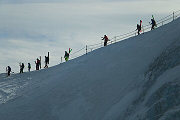 skier getting onto the valley blanche