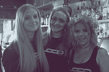 three girls who work at loop bar in tignes