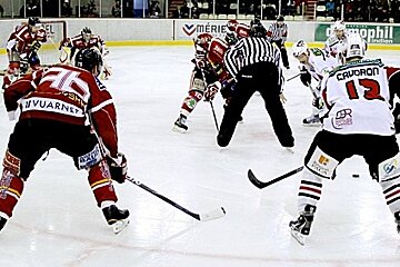 an ice hockey match in meribel