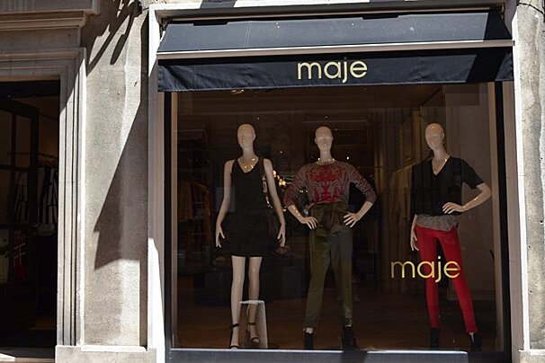 image of the Maje shopfront in Avignon with a black canopy and mannequin display in the window