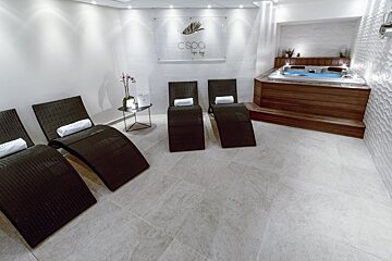 A room with chairs and a sign that says csoo by by