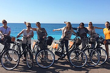 Road biking in Nice