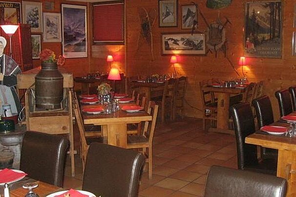 Le Refuge du Bois Restaurant, Champagny le Haut interior