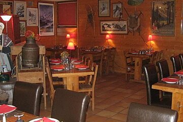 Le Refuge du Bois Restaurant, Champagny le Haut interior