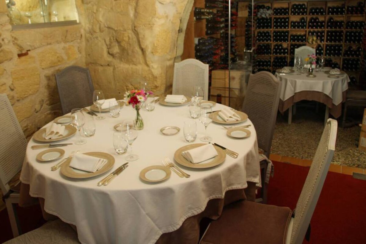 Le Tertre Restaurant, Saint Emilion interior