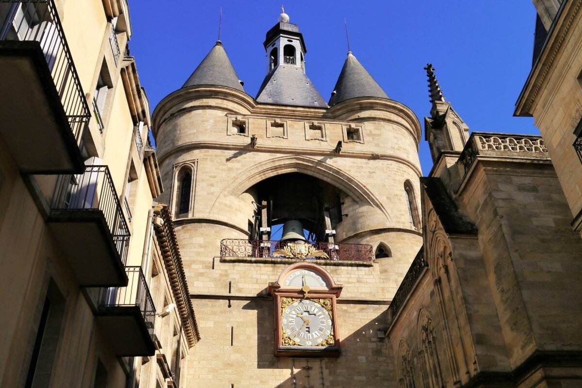 looking up at porte caillhau with blue skies