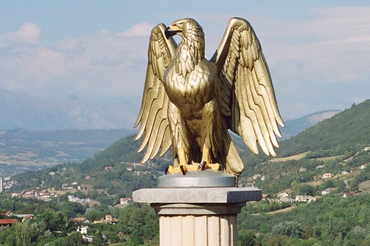 a statue of an eagle on the route napoleon in france