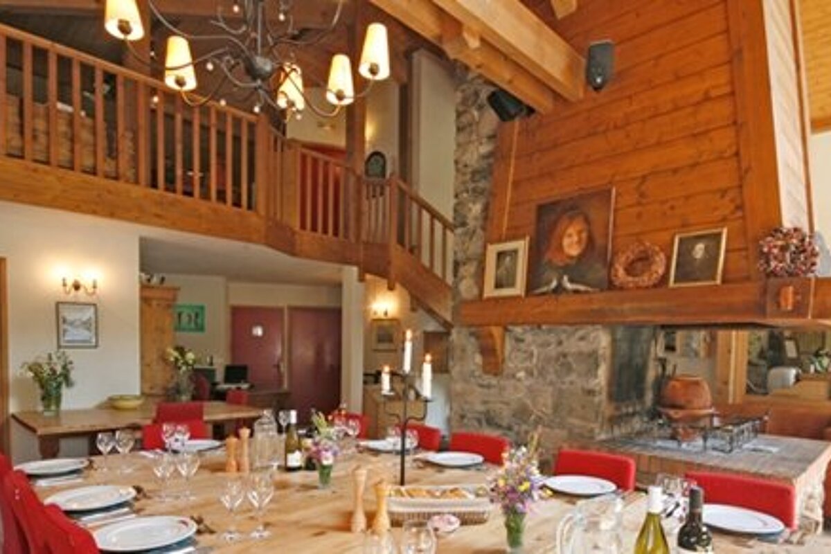 Au Coin du Feu Hotel, near Avoriaz dining room 