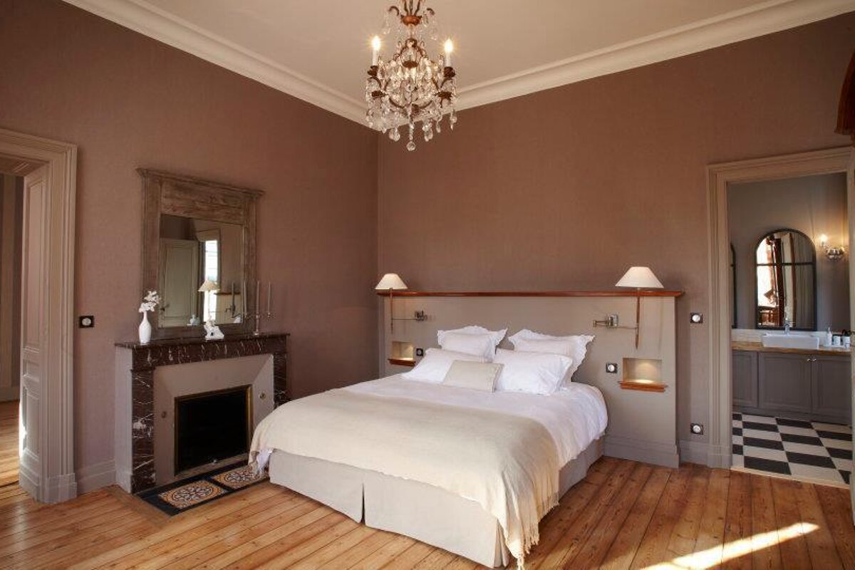 Chateau Lavergne-Dulong, Montussan double bedroom