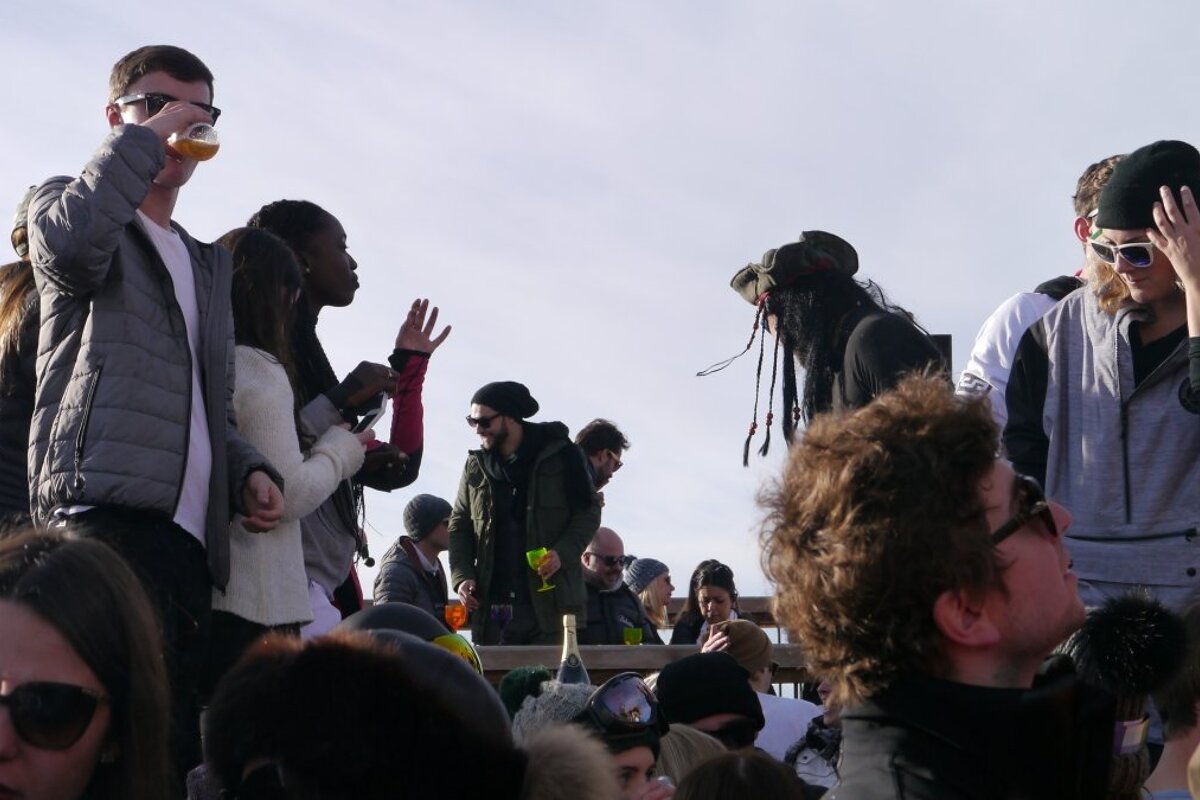 people dancing