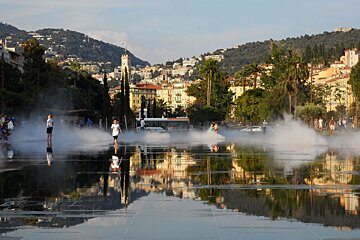 children playing in a fountain in Nice