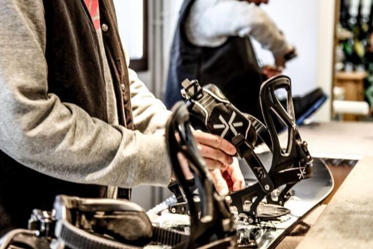 Skiset - Allais Ski Boardshop Snowboard Hire, La Plagne Centre shop interior