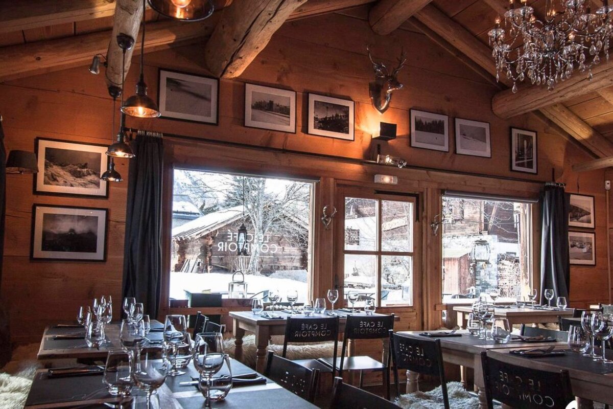 Le Cafe Comptoir Restaurant, Vallorcine interior