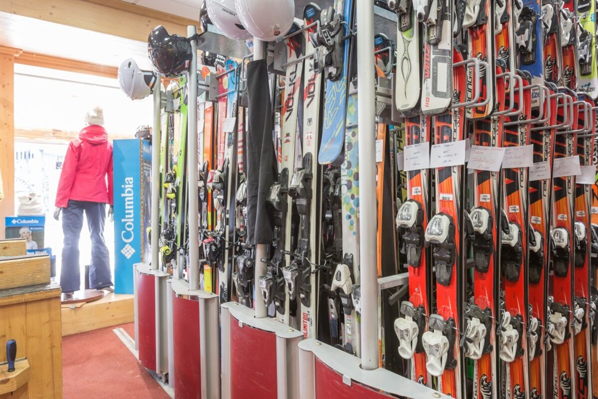 Skimium - Sport Emotion Venosc Ski Hire, Venosc shop interior