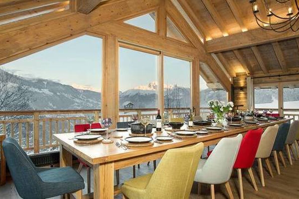 Iona Chalet, Meribel Valley dining area