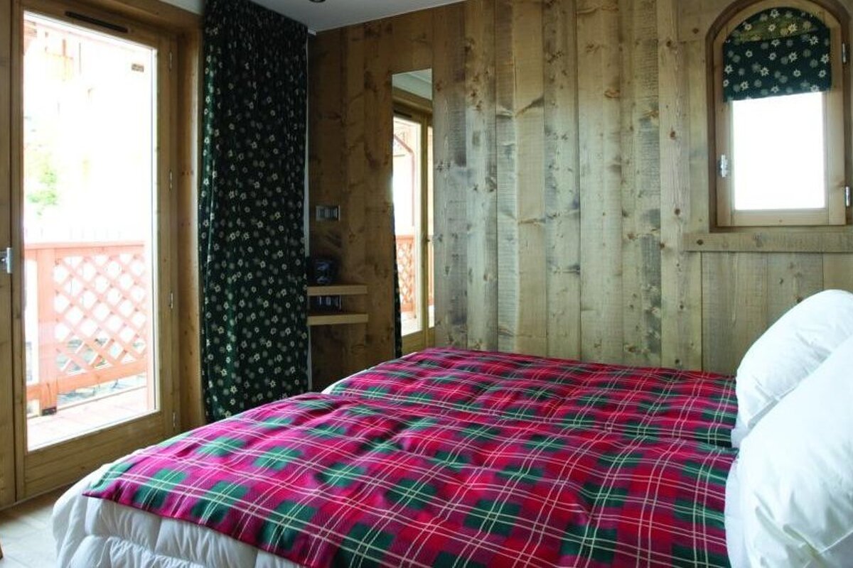 Le Blanchot Chalet, Courchevel Moriond 1650 double room