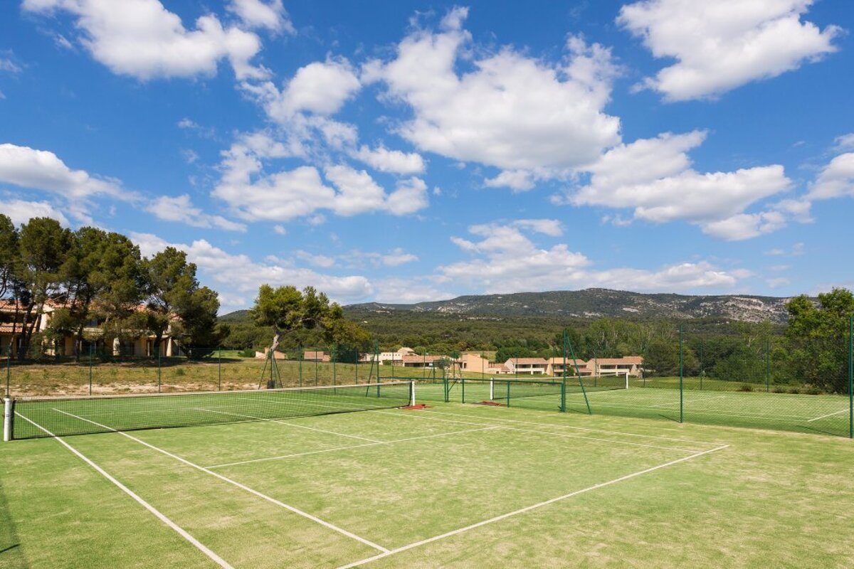 Provence Country Club Studio Apartment, Luberon tennis