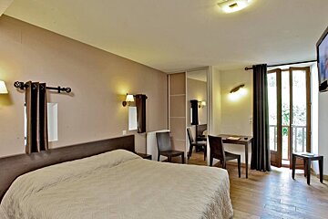 Hostellerie Du Perigord Vert Hotel, Brantome double bedroom