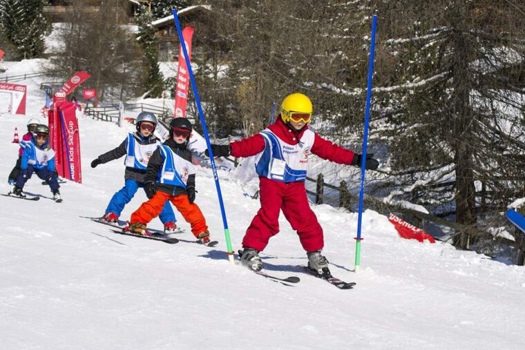 children's ski lesson group
