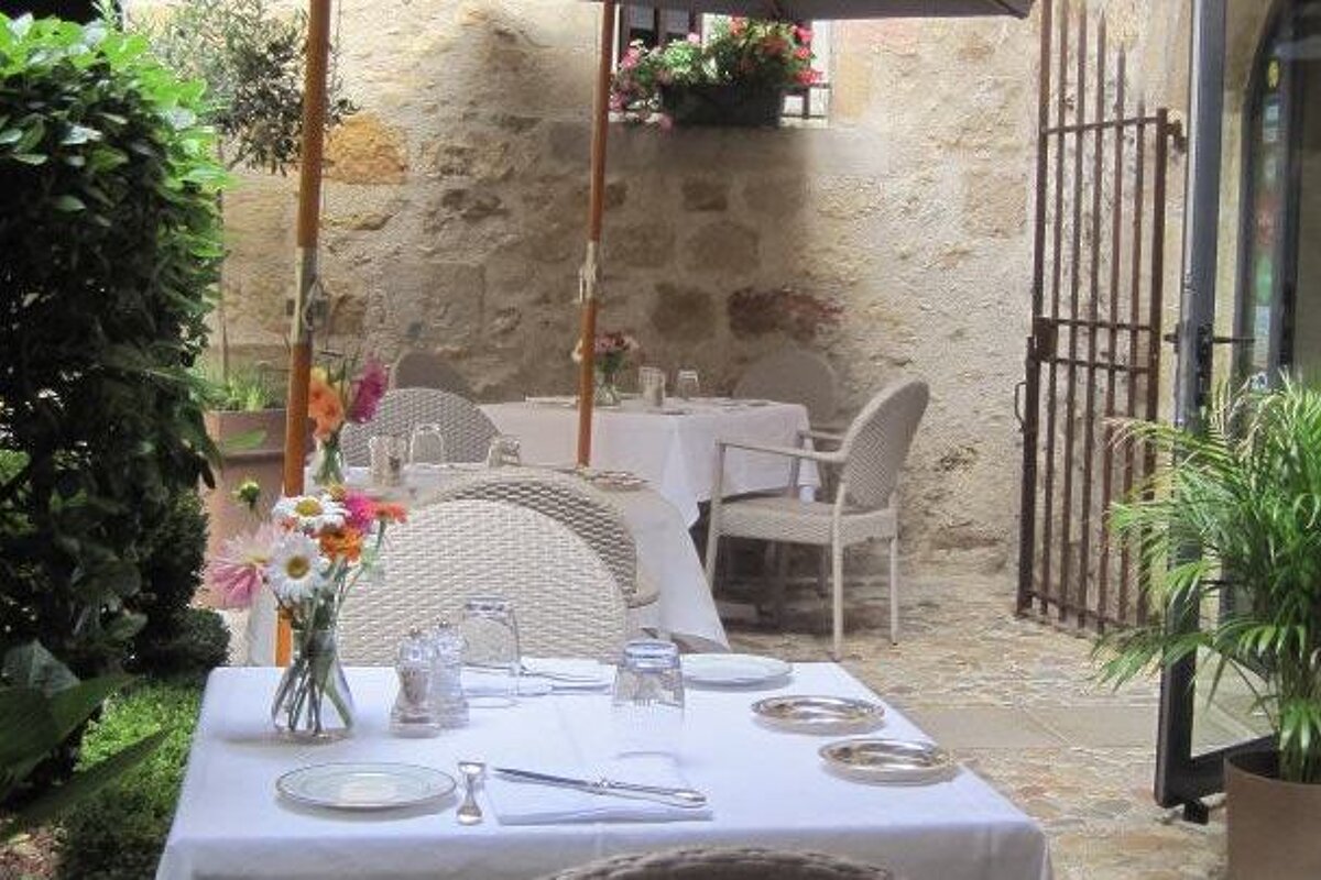 La Dinee du Viguier Restaurant, Figeac exterior