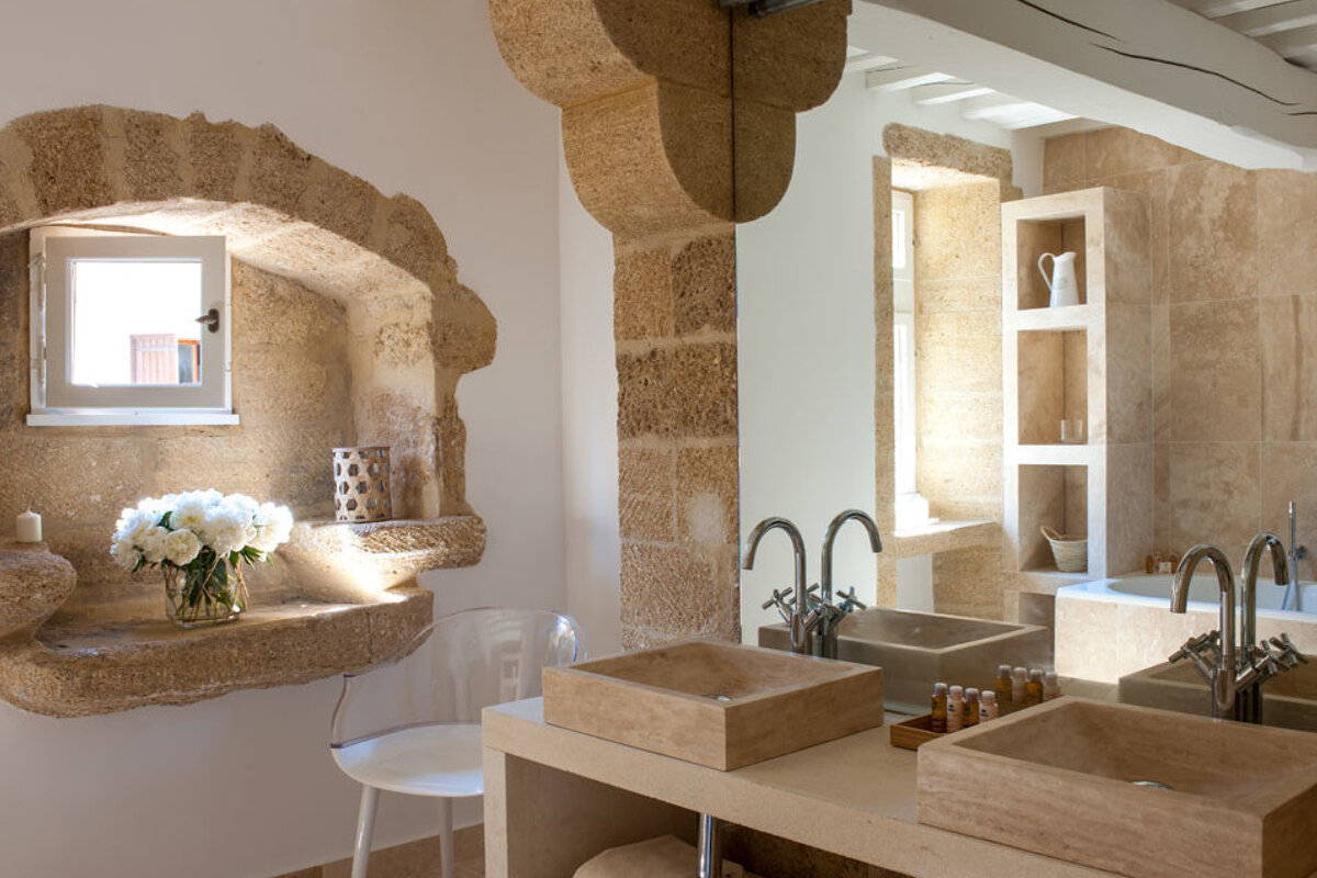 Le Vieux Castillon Hotel, Castillon-du-Gard bathroom