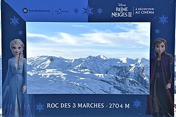 Ski with Elsa & Anna in