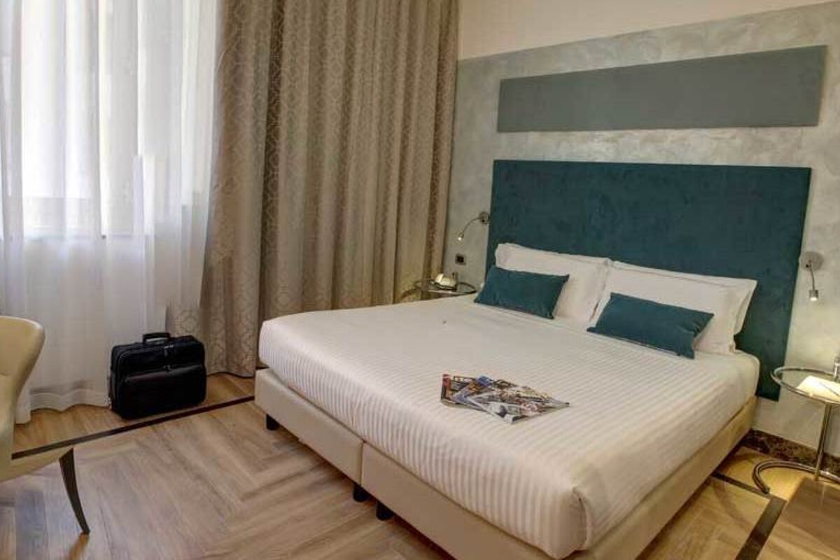 Bianca Maria Palace Hotel, Milan - Centre double bedroom