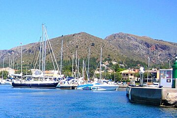 boats and yachts in arta marina