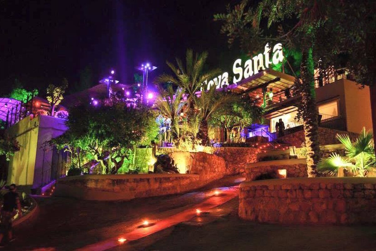 Cova Santa Restaurant, Sa Caleta exterior
