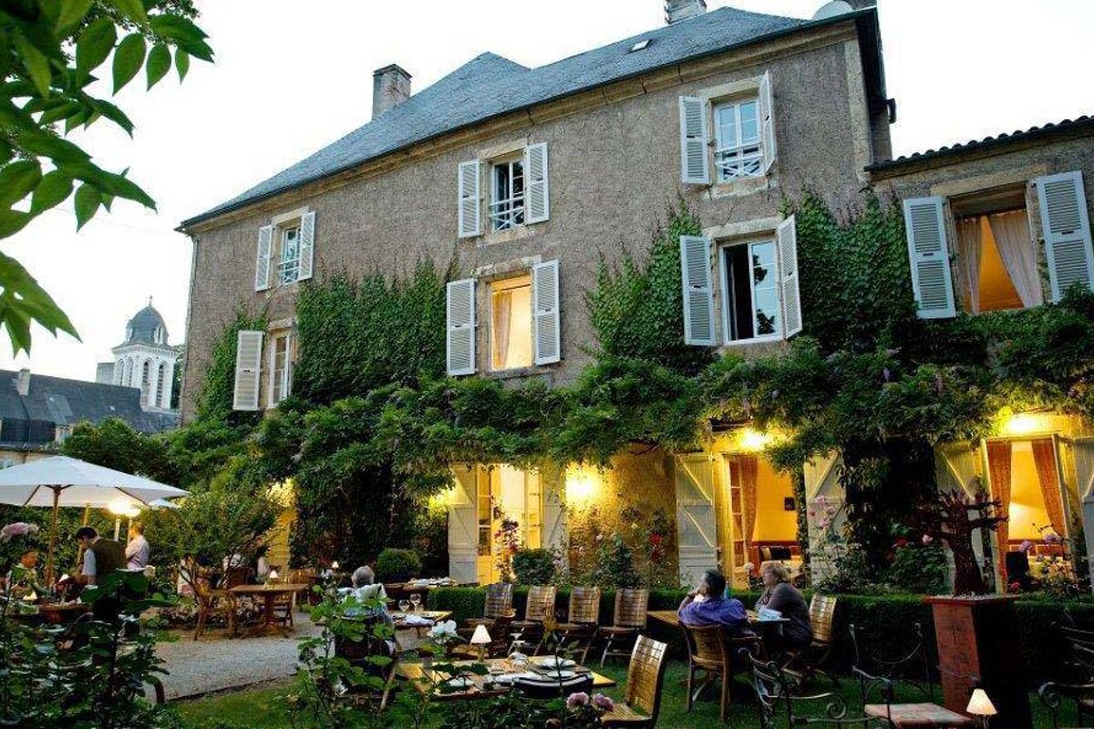 Hostellarie la Roseraie Hotel, Montignac exterior