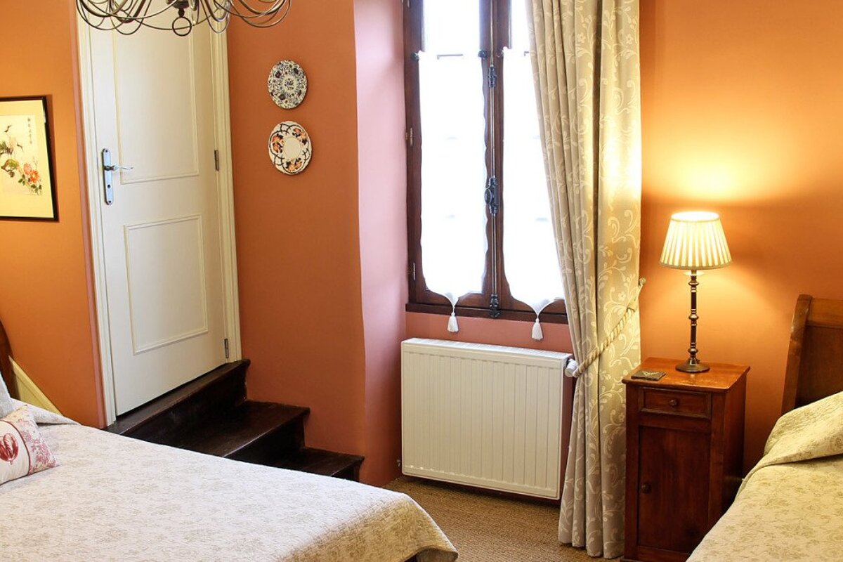 La Metairie des Songes B&B, Gourdon twin bedroom