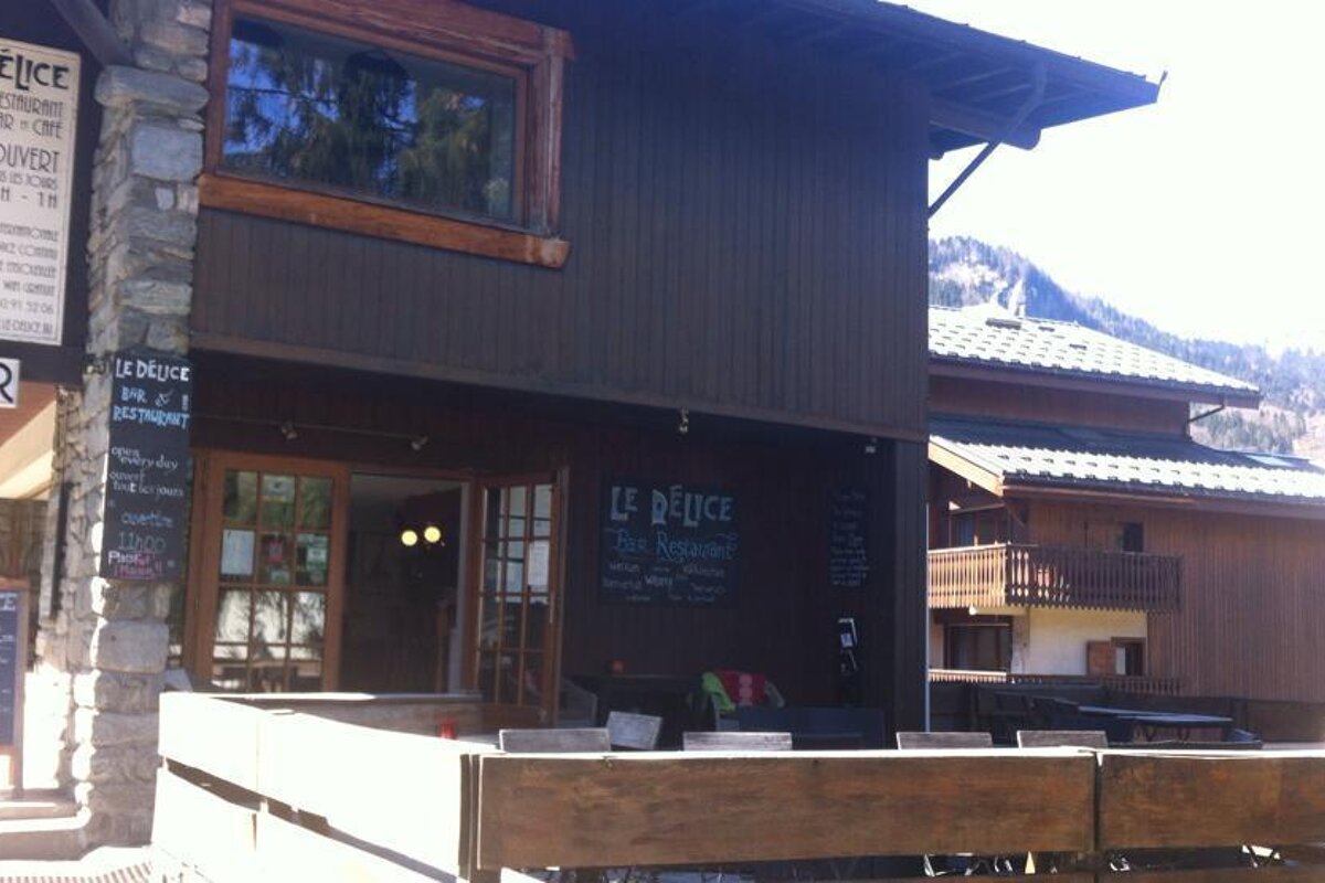 Le Delice Restaurant & Cafe, Les Houches exterior