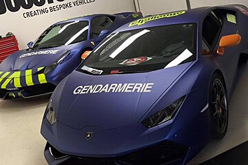 two supercars looking like gendarmerie cars