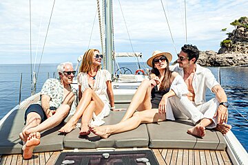 A group of people are sitting on a boat in the ocean