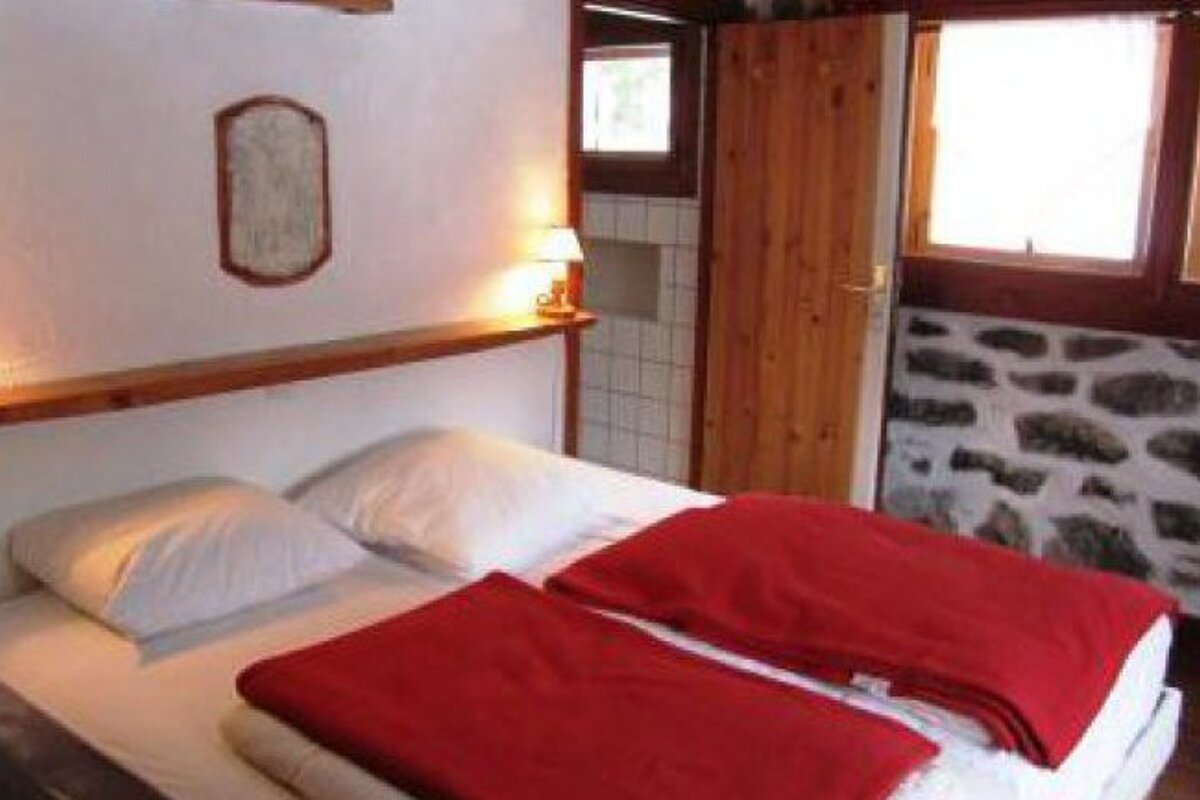 Altitude 1600 Chalet, Meribel - Rond Point / Altiport twin bedroom